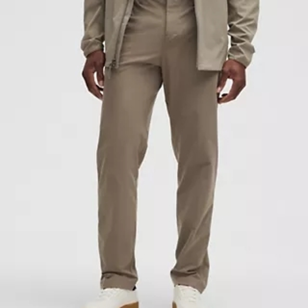lululemon athletica Men's Tan Commission Chinos 32x30, Classic